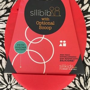 Silibib Red NWT Silicon bib adjustable by Silikids
